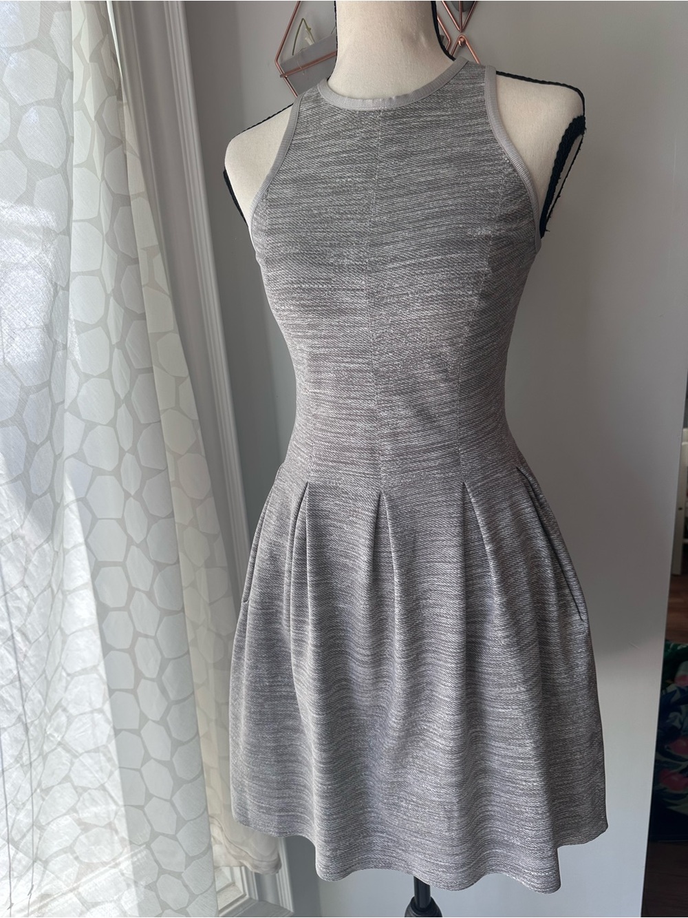 LULULEMON Here to There Pleated Dress Sleeveless Heather Gray Fit & Flare Size 6 - Picture 4 of 16
